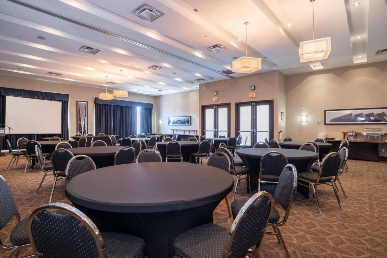 Sandman Hotel & Suites Winnipeg Airport Esterno foto